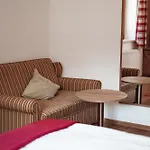 Garni Zur Wacht 3* 施特罗布尔