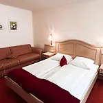 招待所 Garni Zur Wacht 施特罗布尔